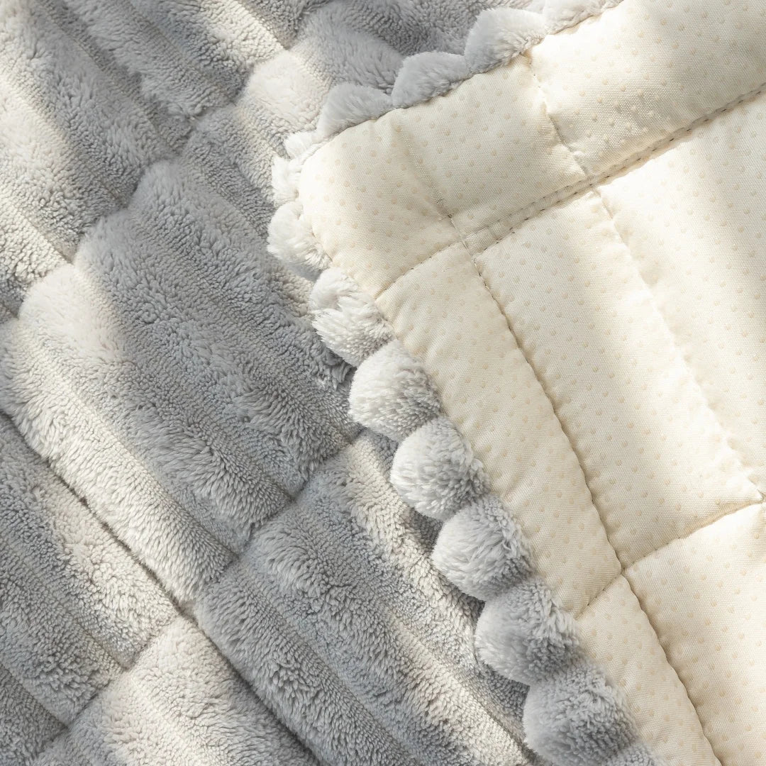 PawHaven – Flannel Quilted Sofa Pad